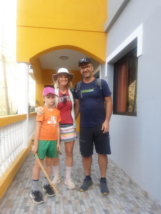 Casa Familiar Por Do Sol Bed & Breakfast Ribeira Grande ภายนอก รูปภาพ